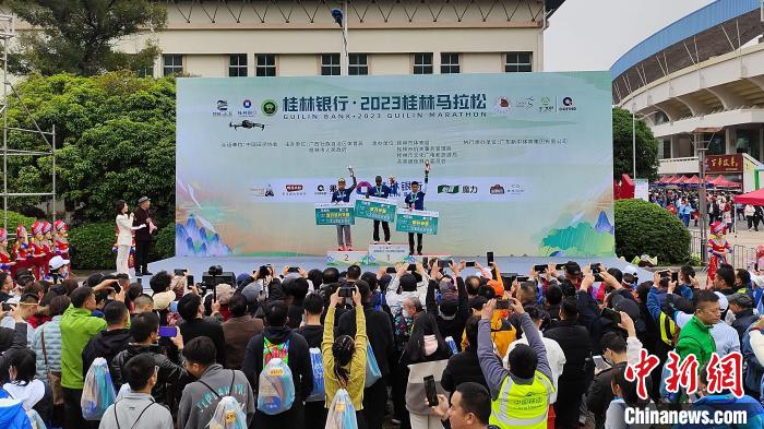 三万名跑者穿越水墨桂林山水，感受山水与人文