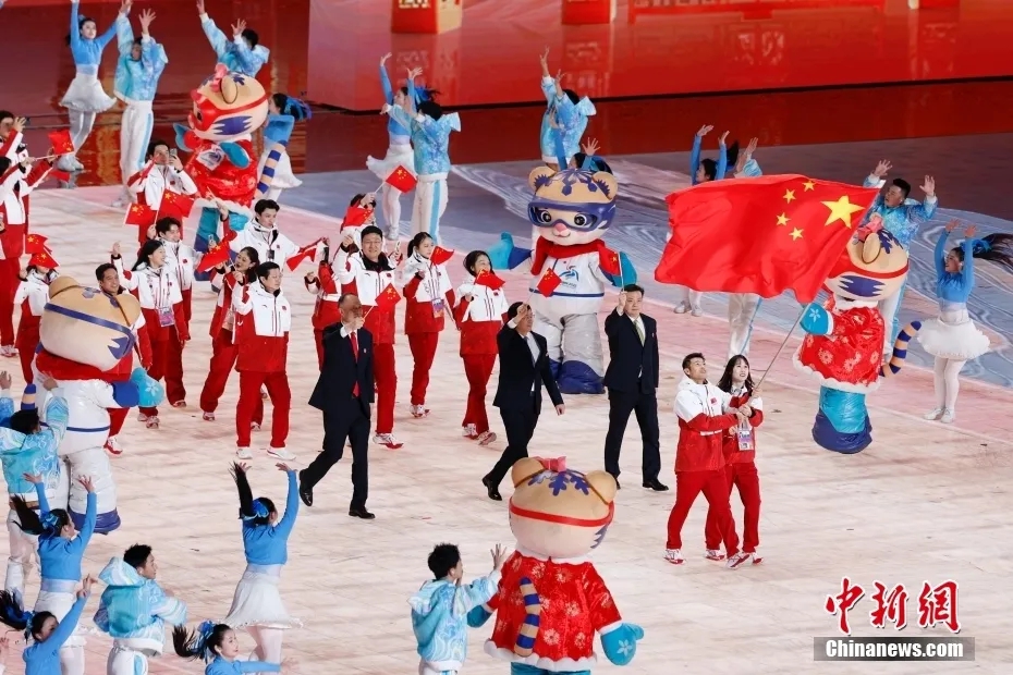 哈尔滨亚冬会开幕式：东方美学点亮冰雪夜空，