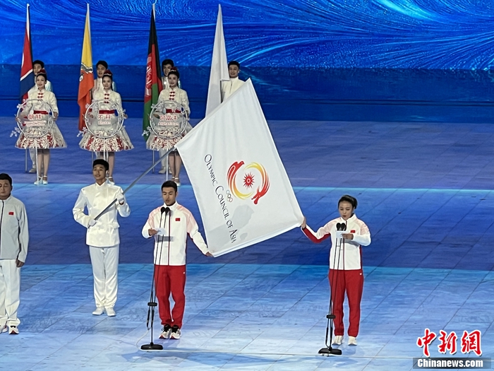 哈尔滨亚冬会开幕式：东方美学点亮冰雪夜空，