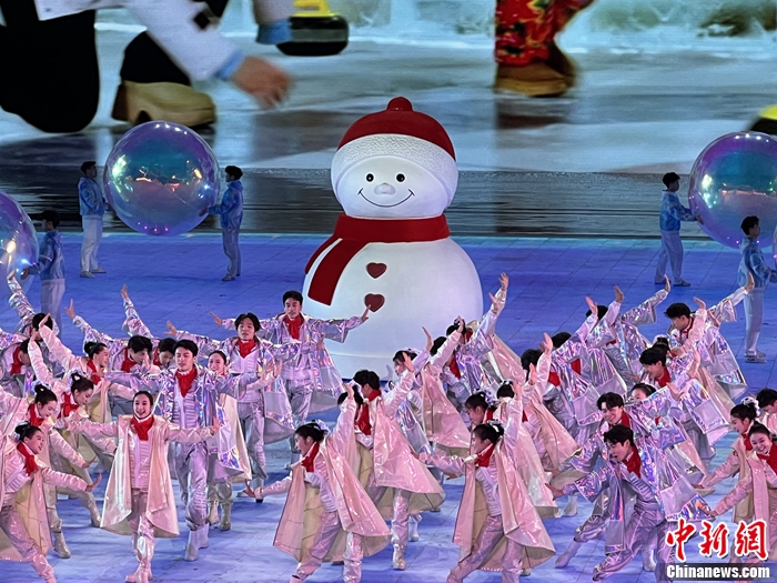 哈尔滨亚冬会开幕式：东方美学点亮冰雪夜空，