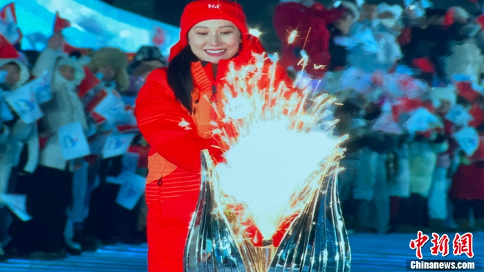 哈尔滨亚冬会开幕式：东方美学点亮冰雪夜空，