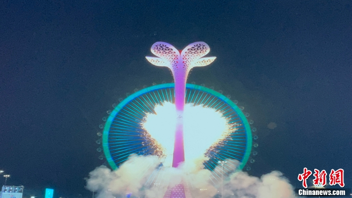 哈尔滨亚冬会开幕式：东方美学点亮冰雪夜空，