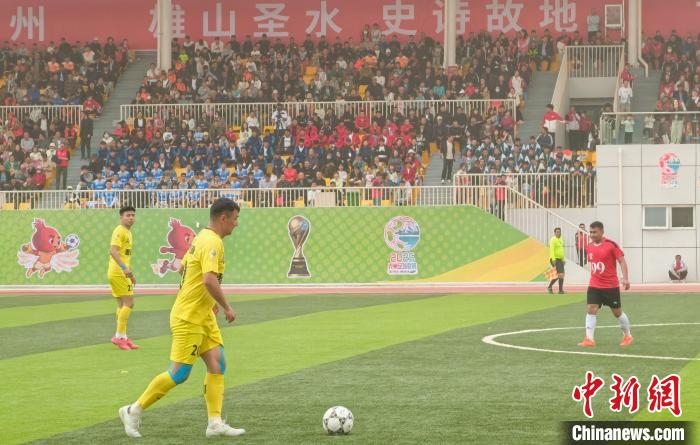 帕米尔高原足球热潮兴起 克州联赛点燃全民热情