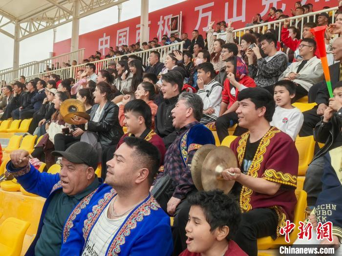 帕米尔高原足球热潮兴起 克州联赛点燃全民热情