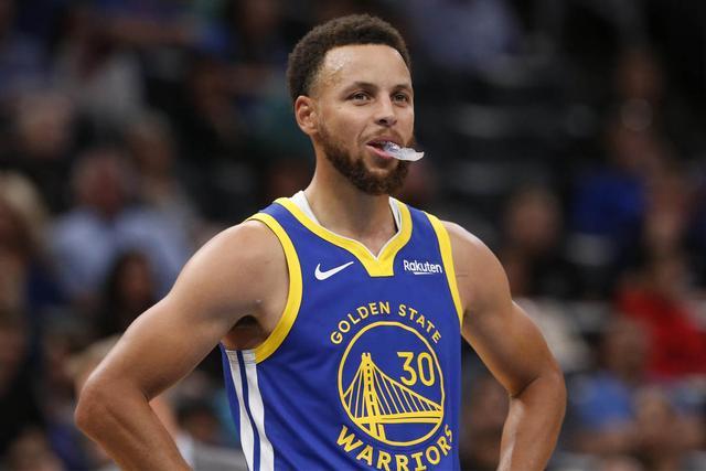 库里家族荣耀时刻：父亲球衣退役仪式引感慨