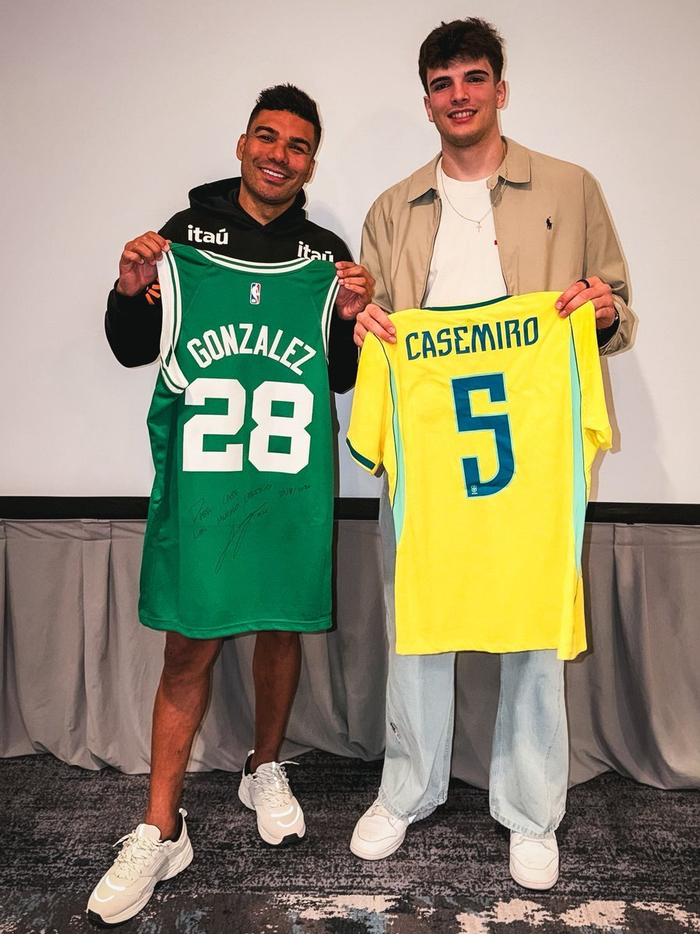 凯尔特人新星冈萨雷斯与曼联名将卡塞米罗同框