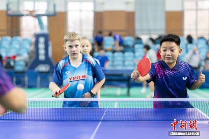 百余名中俄青少年在黑河举行乒乓球友谊赛，展