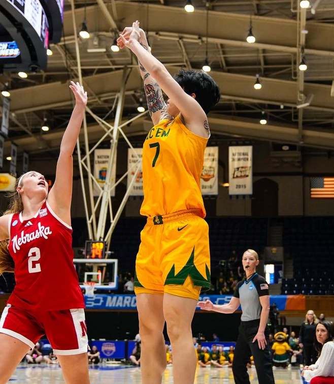 邓雨婷转学备战国家队，冲击女篮锋线新机遇