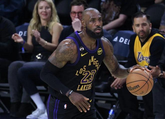 残阵湖人迎战火箭 詹姆斯单核扛起季后赛最后征